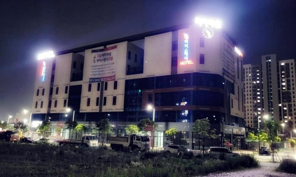 Pyeongtaek Godeok Rich Stay Hotel Buitenkant foto