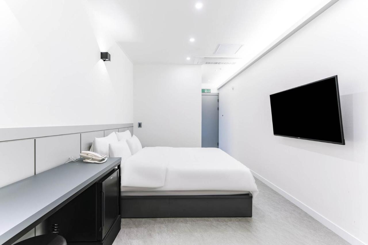 Pyeongtaek Godeok Rich Stay Hotel Buitenkant foto