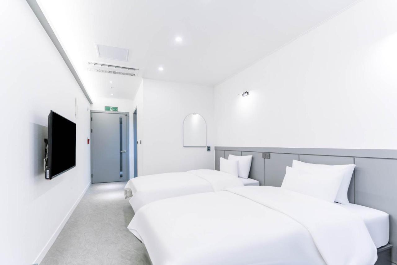 Pyeongtaek Godeok Rich Stay Hotel Buitenkant foto