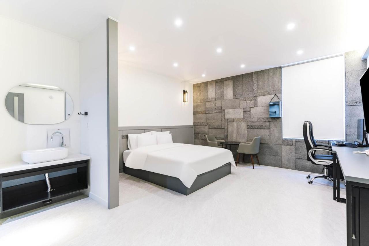 Pyeongtaek Godeok Rich Stay Hotel Buitenkant foto
