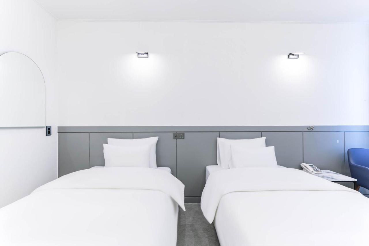Pyeongtaek Godeok Rich Stay Hotel Buitenkant foto