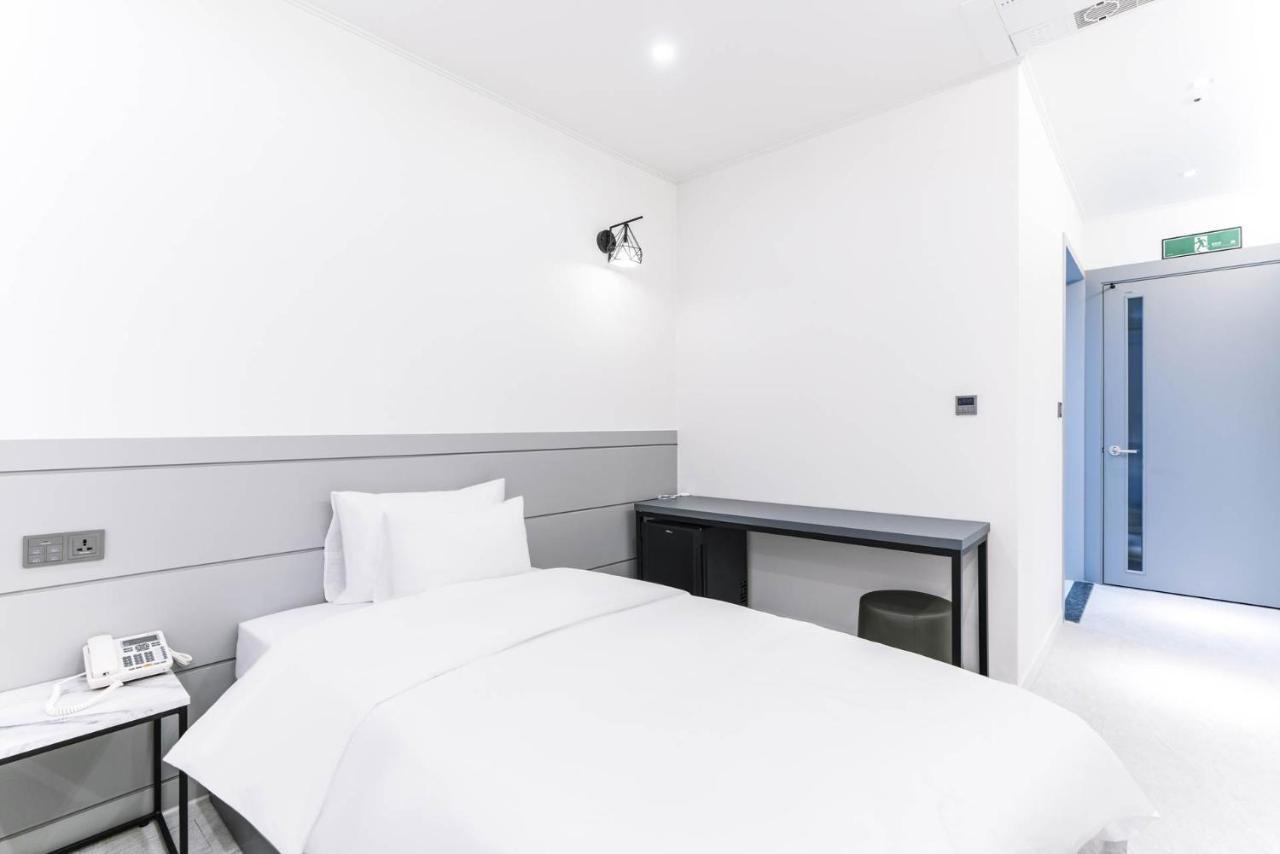 Pyeongtaek Godeok Rich Stay Hotel Buitenkant foto