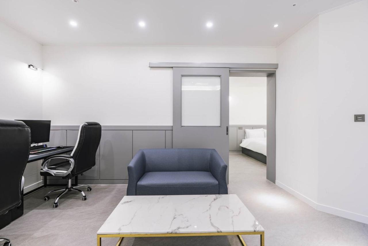 Pyeongtaek Godeok Rich Stay Hotel Buitenkant foto