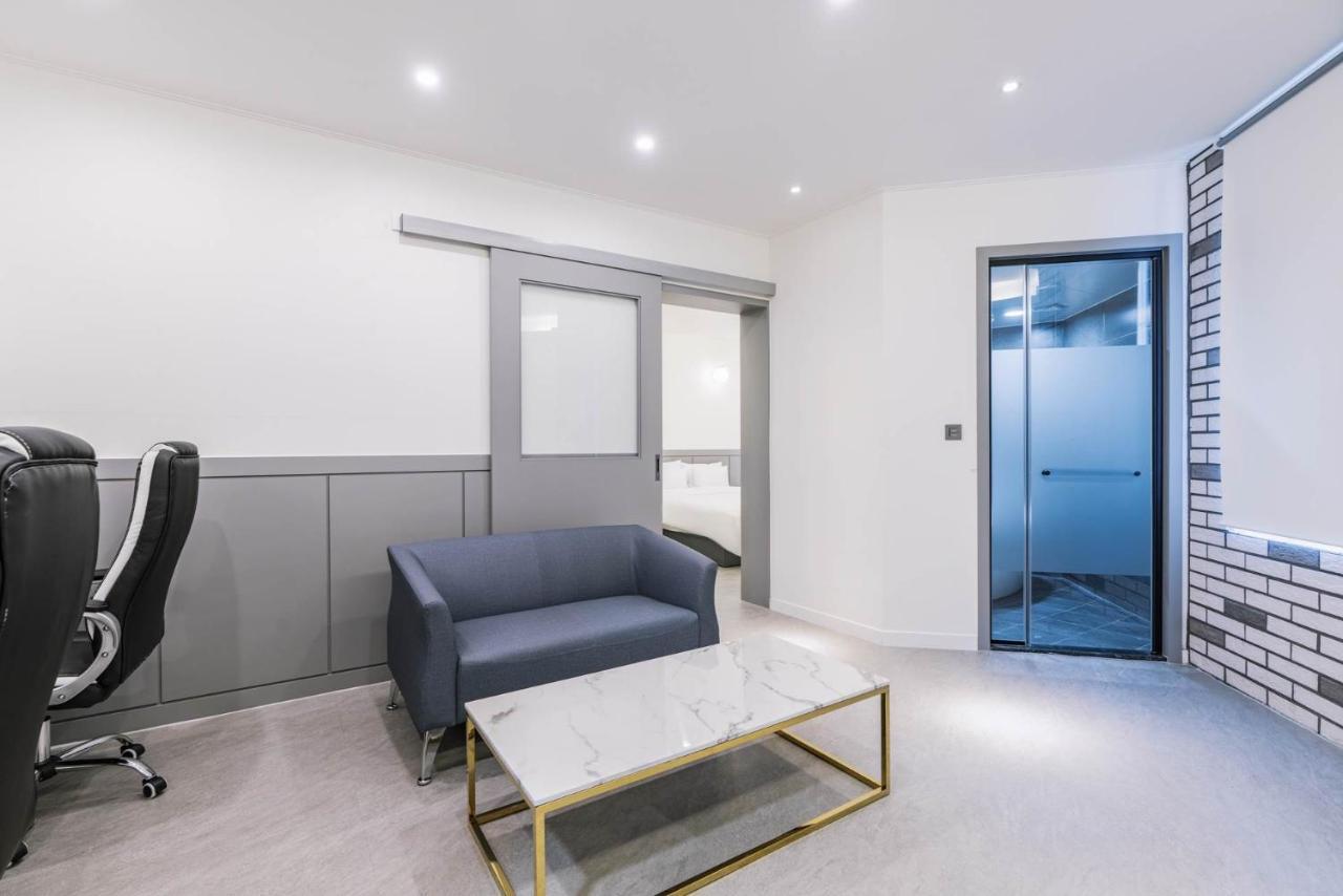 Pyeongtaek Godeok Rich Stay Hotel Buitenkant foto